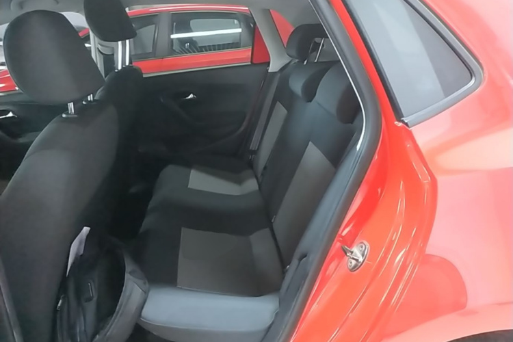 Volkswagen Polo 2018 car image #17