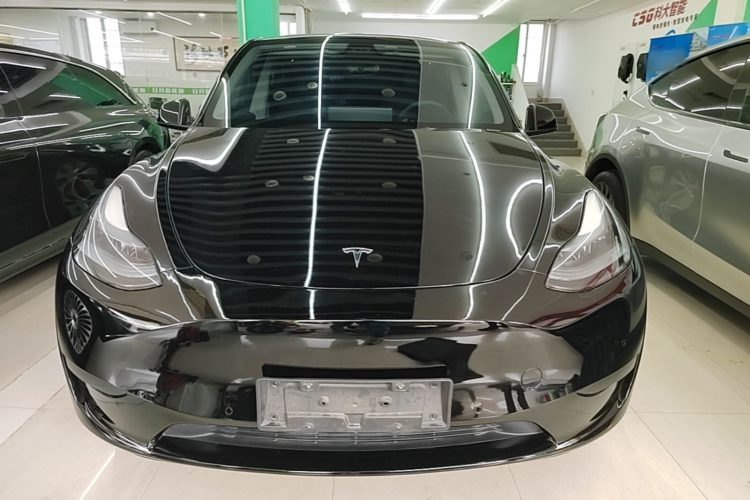 Tesla Model Y 2023 car image #3