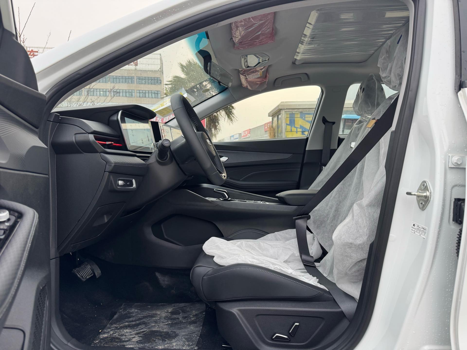 GEELY Binray 2026 car image #4