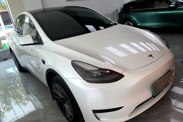 Tesla Model Y 2023 car image #4