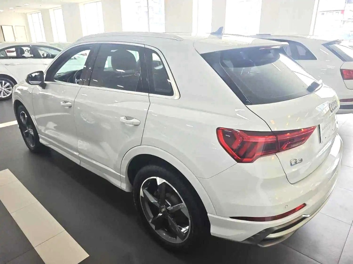 Audi Q3 2019 immagine di auto #4