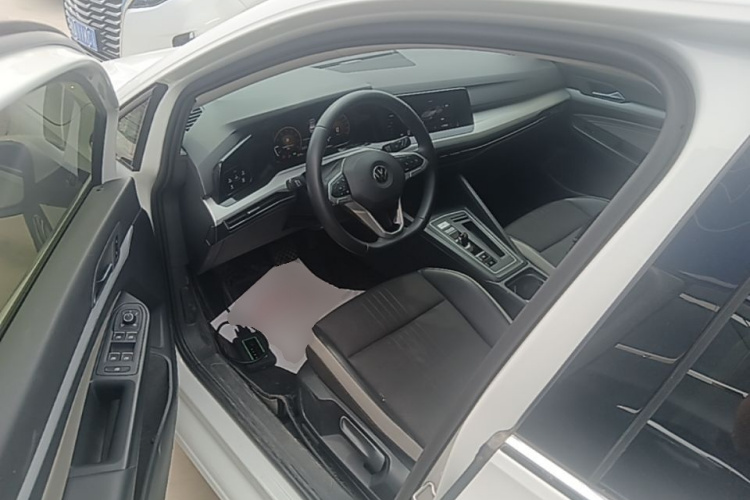 Volkswagen Golf 2022 car image #16