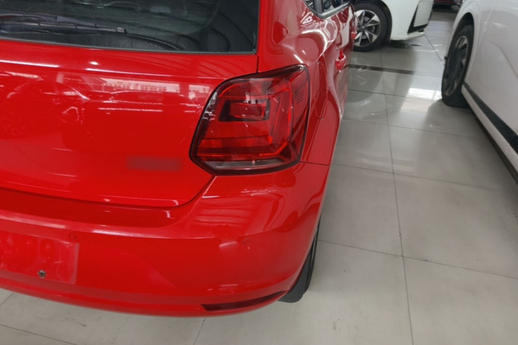 Volkswagen Polo 2015 car image #8