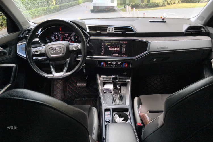Audi Q3 2019 car image #11