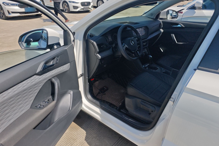 Volkswagen Tharu 2020 immagine di auto #16