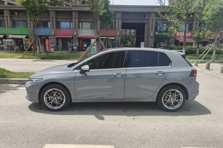Volkswagen Golf 2026 car image #5