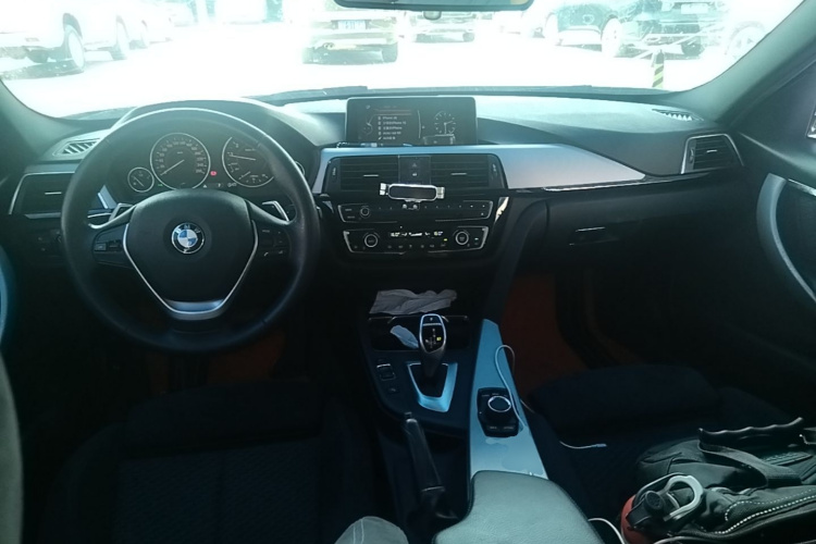BMW 3 Series 2017 #10 BMW 3 Series 2017 car image #10