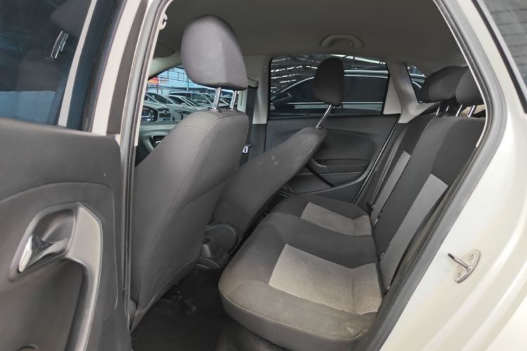 Volkswagen Polo 2016 car image #17
