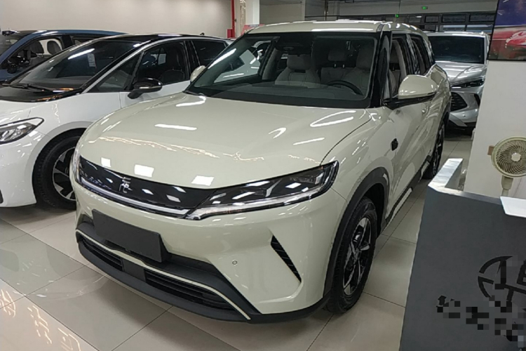 BYD YuanUP 2025 #2 BYD YuanUP 2025 car image #2
