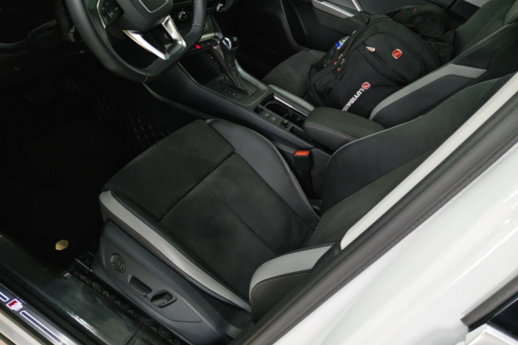 Audi Q3 2022 car image #19