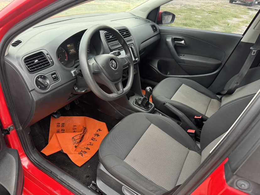 Volkswagen Polo 2015 car image #3
