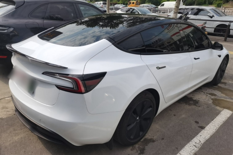 Tesla Model 3 2025 car image #7