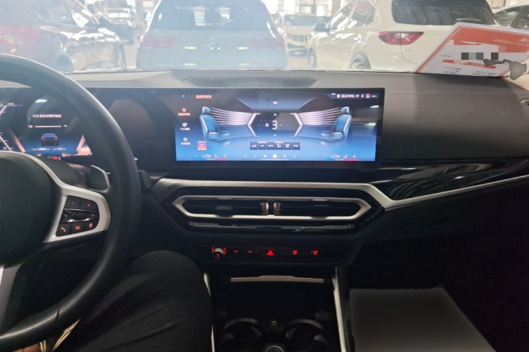 BMW 3 Series 2024 immagine di auto #11