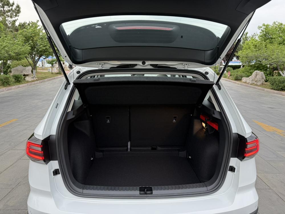 Volkswagen Tharu 2026 صورة سيارة #21