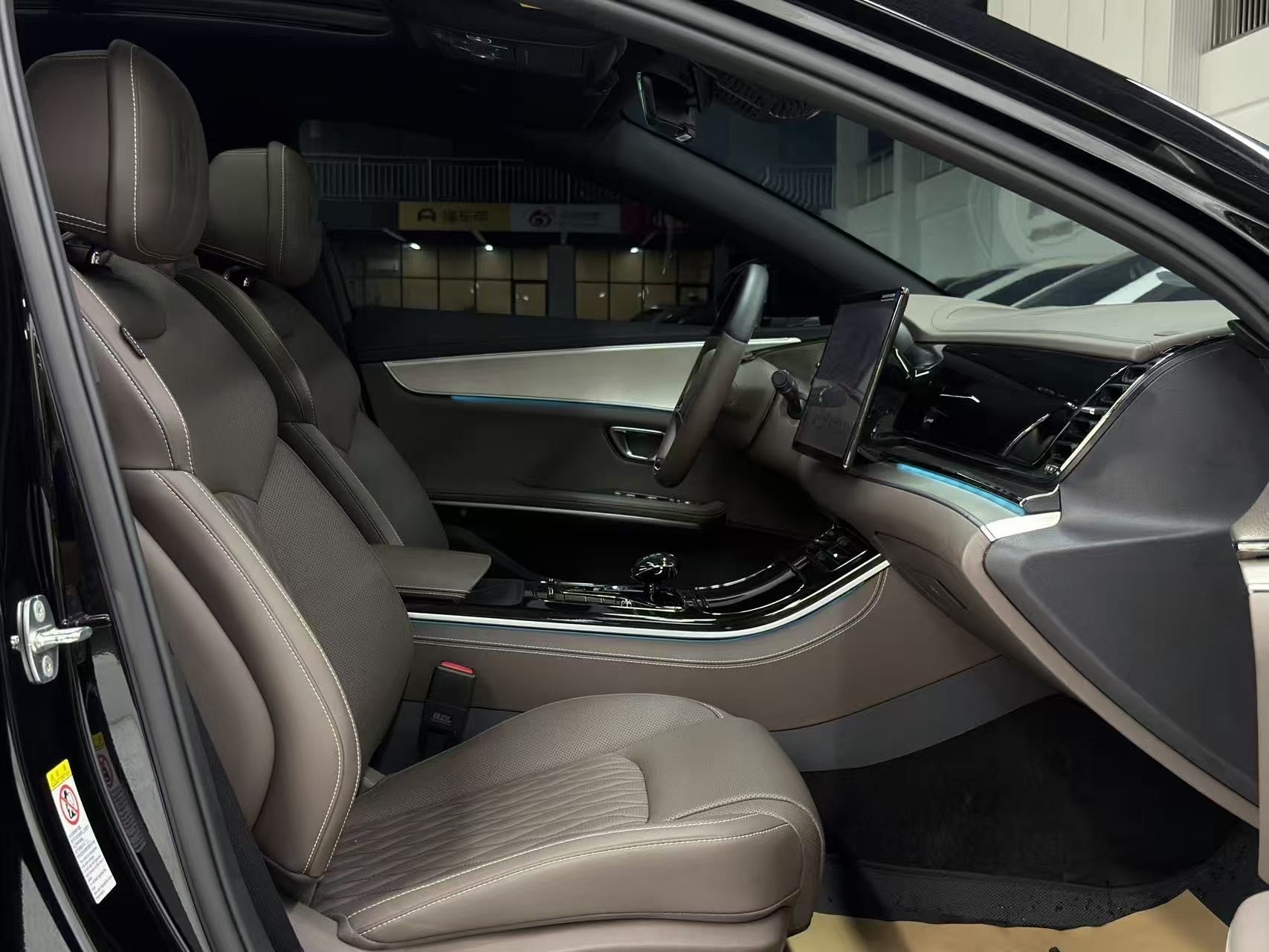 BYD Han 2024 car image #8