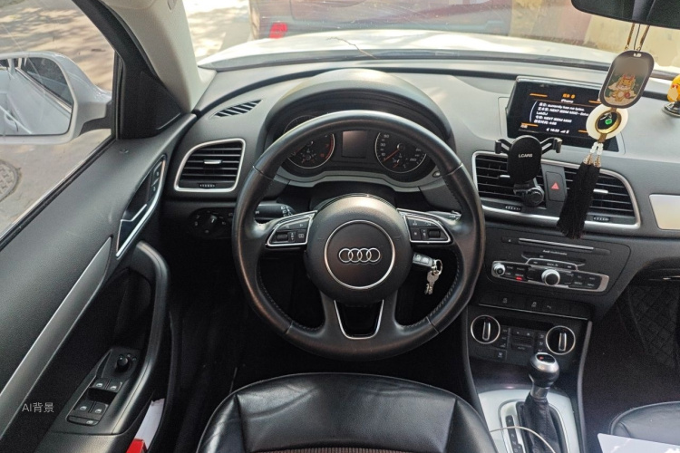Audi Q3 2019 car image #12