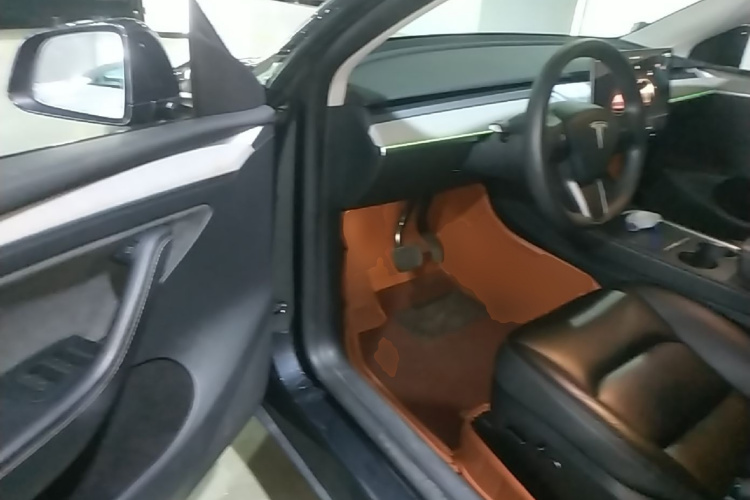 Tesla Model Y 2024 immagine di auto #16
