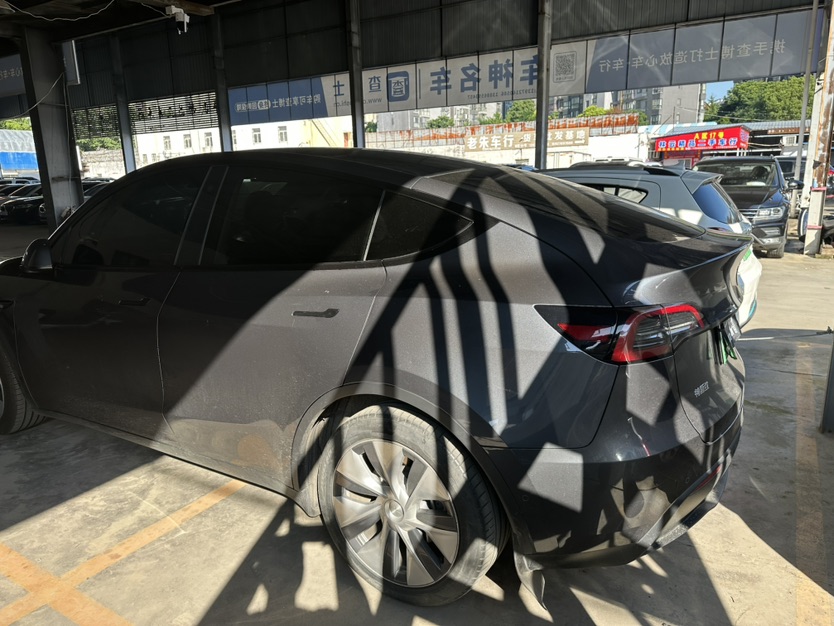 Tesla Model Y 2023 #4 Tesla Model Y 2023 car image #4