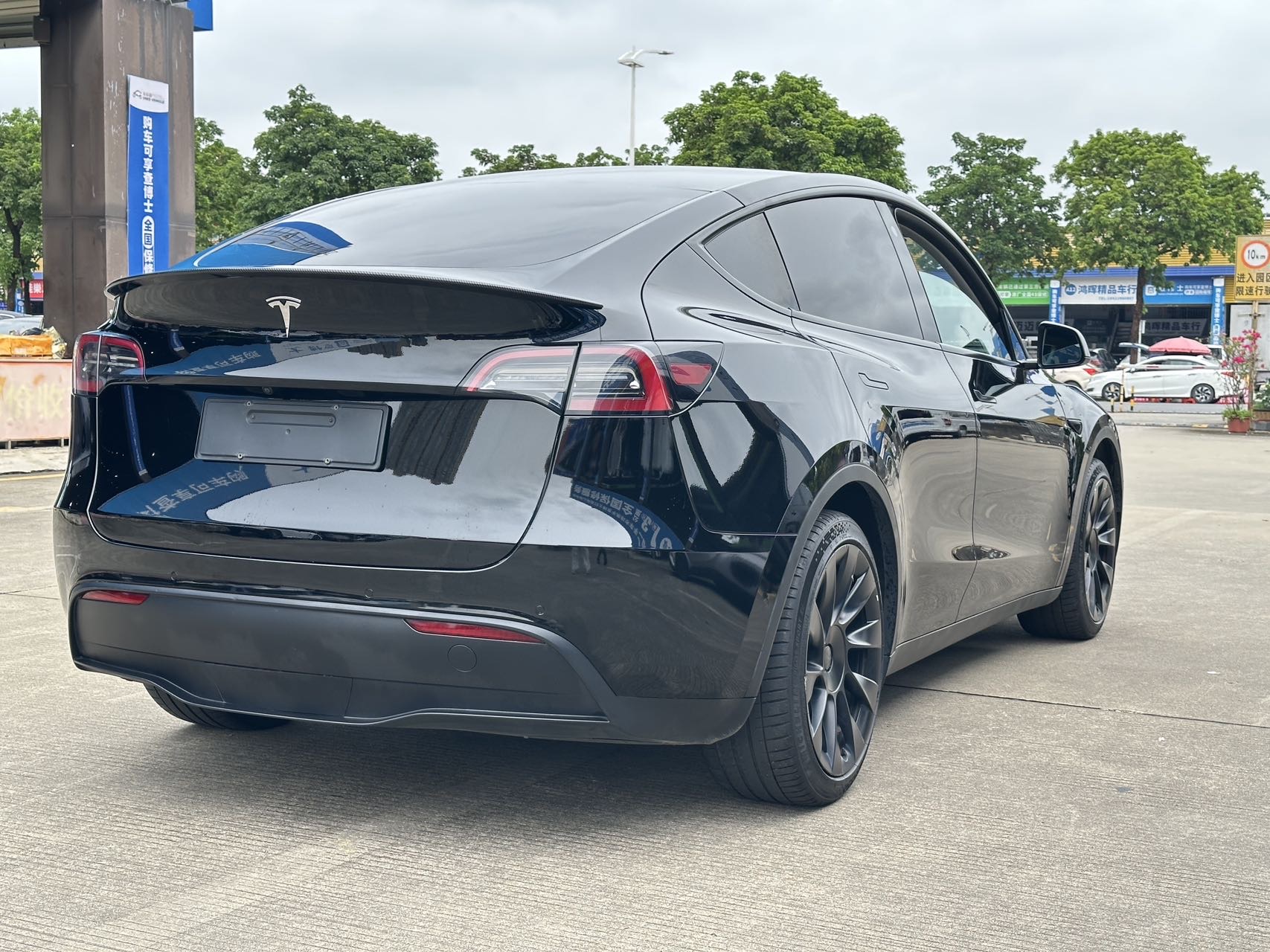 Tesla Model Y 2023 #5 Tesla Model Y 2023 car image #5