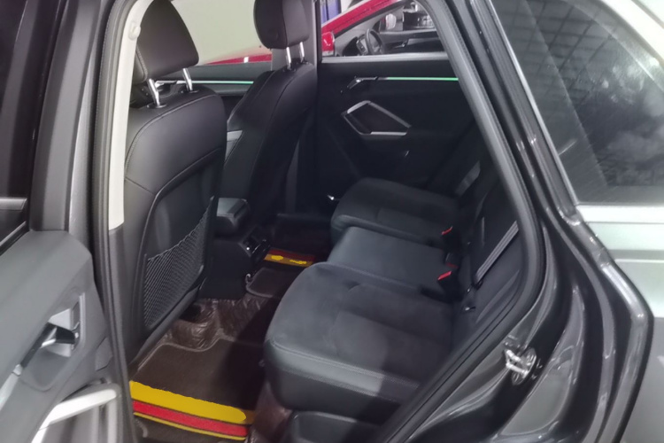 Audi Q3 2020 car image #17