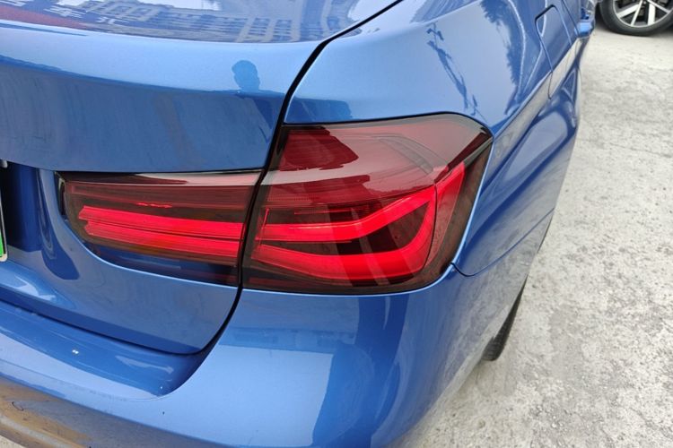BMW 3 Series 2018 car image #8