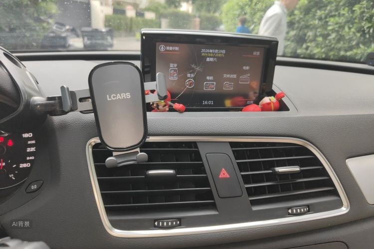 Audi Q3 2016 car image #15