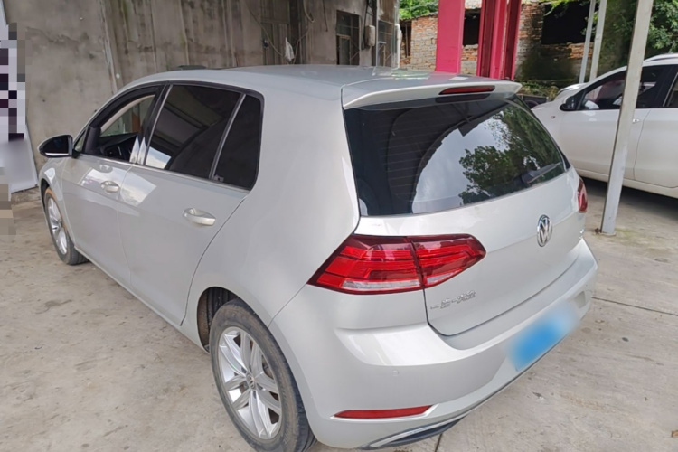 Volkswagen Golf 2018 car image #5