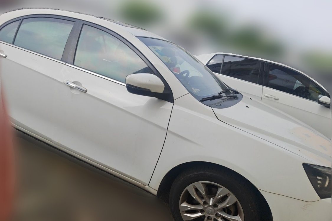 GEELY Emgrand 2015 صورة سيارة #2