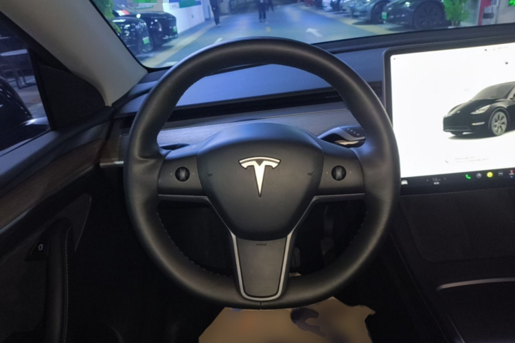 Tesla Model Y 2023 #11 Tesla Model Y 2023 car image #11