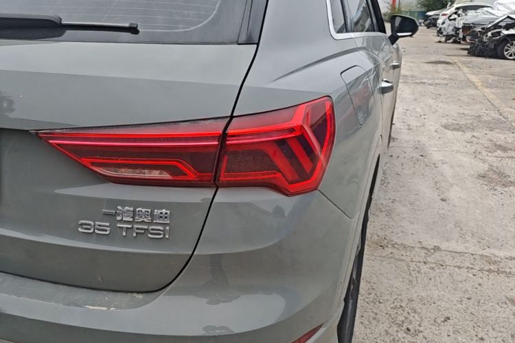 Audi Q3 2024 car image #8