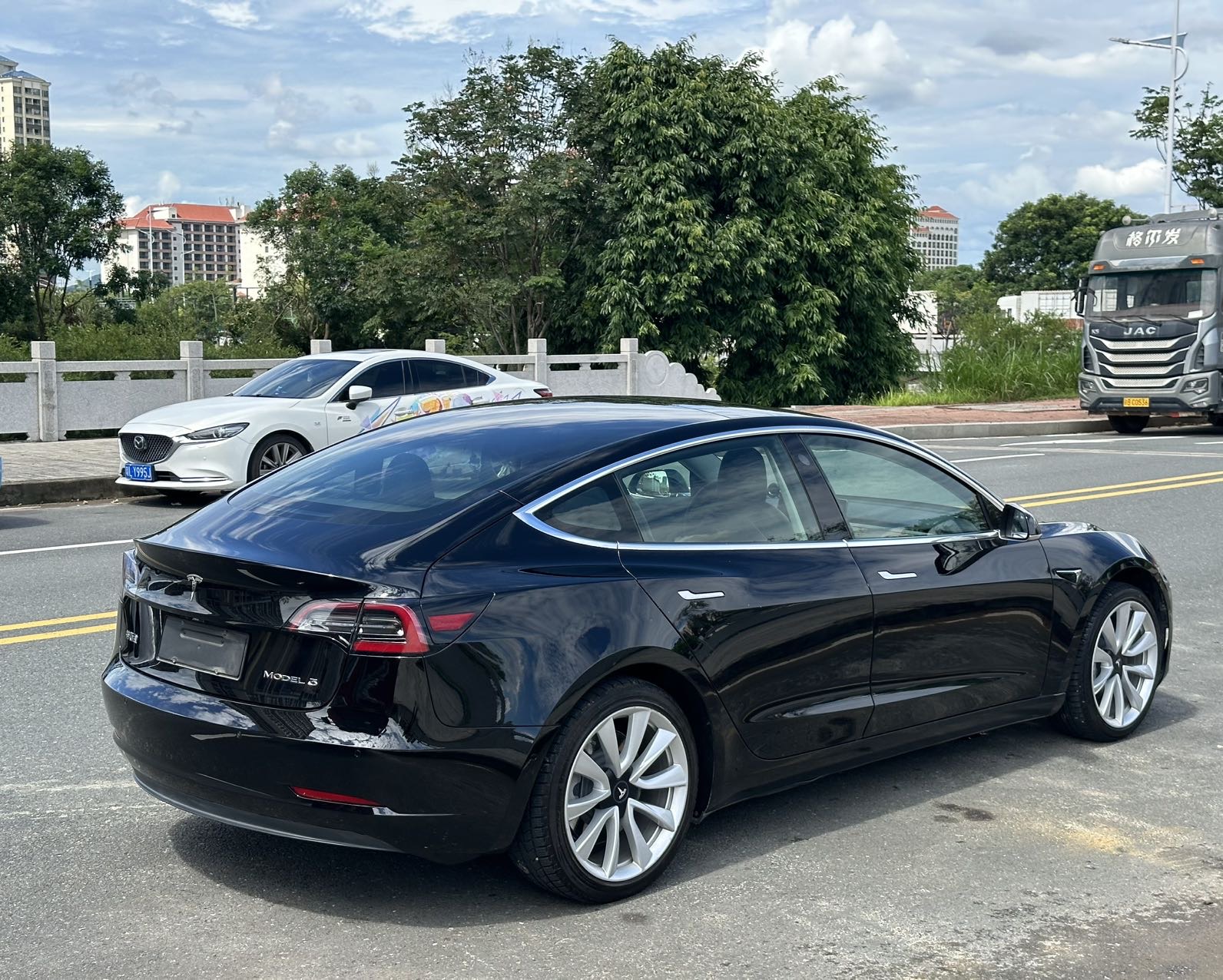 Tesla Model 3 2020 car image #9