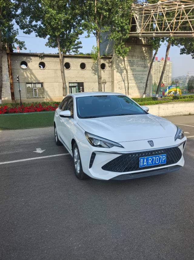 Roewe i5 2025 #3 Roewe i5 2025 car image #3