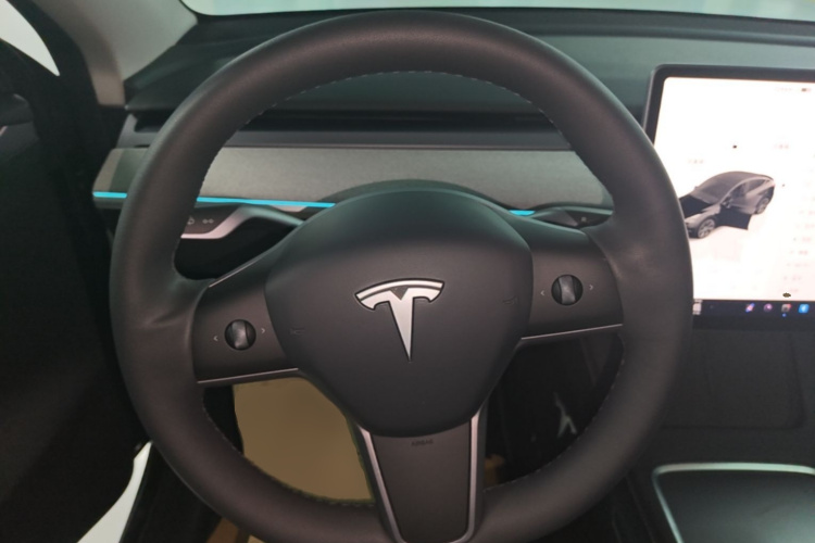 Tesla Model Y 2023 #11 Tesla Model Y 2023 car image #11