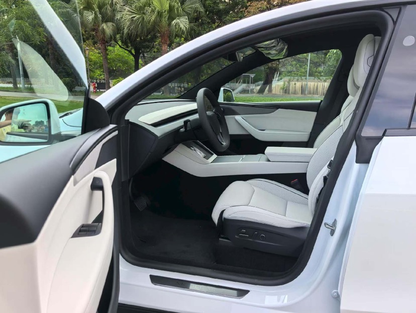 Tesla Model Y 2026 #4 Tesla Model Y 2026 car image #4
