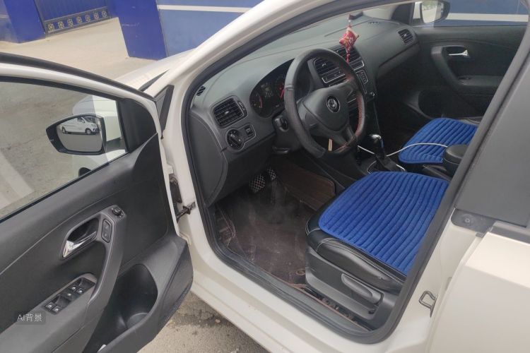 Volkswagen Polo 2018 car image #18