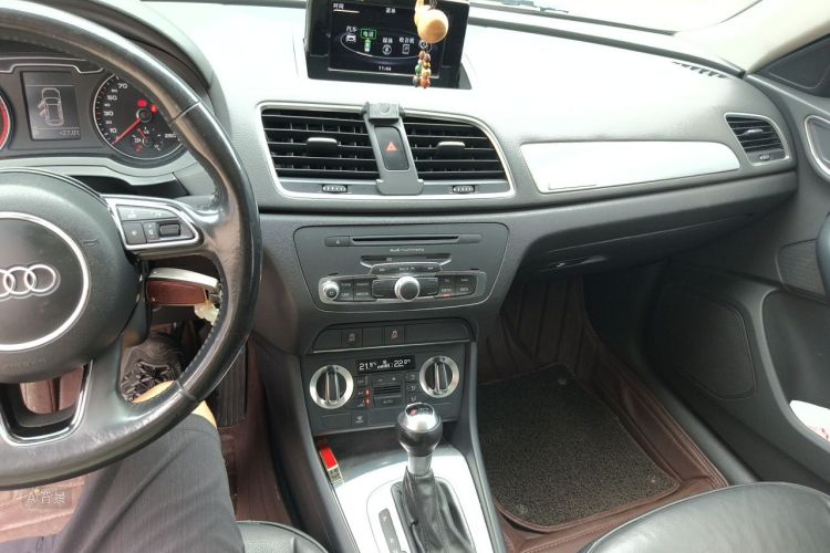 Audi Q3 2015 car image #15