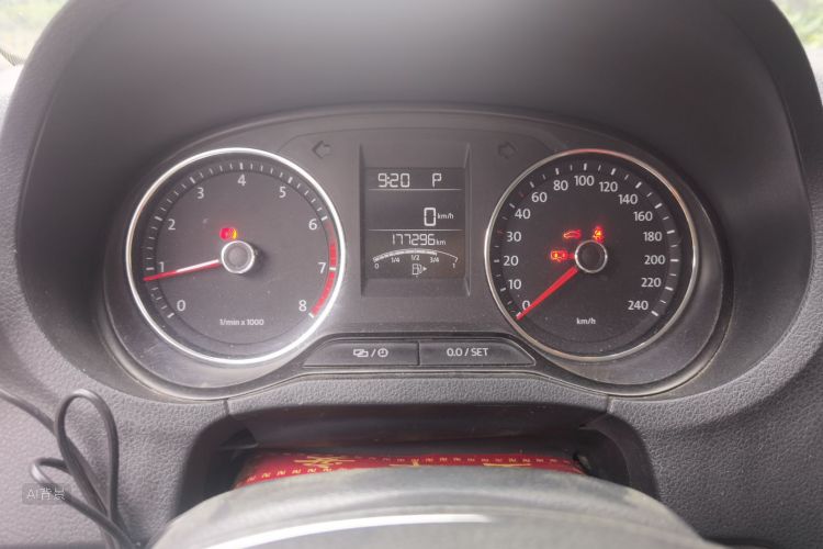 Volkswagen Polo 2015 car image #13