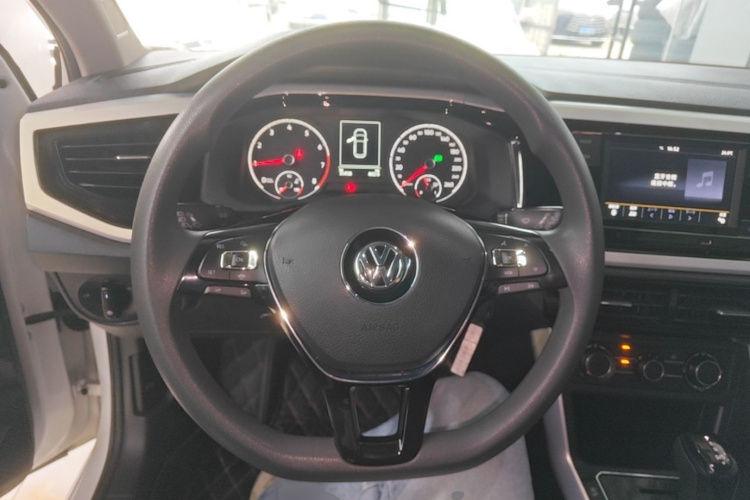 Volkswagen Polo 2020 car image #11