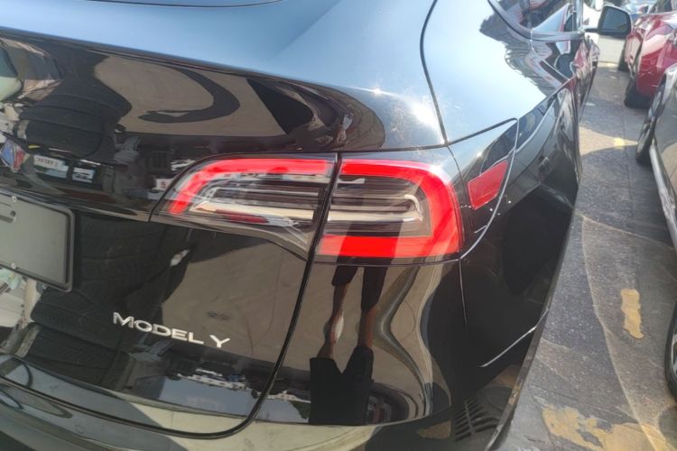Tesla Model Y 2023 #8 Tesla Model Y 2023 car image #8