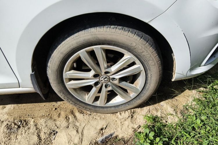 Volkswagen Santana 2017 imagen de coche #9