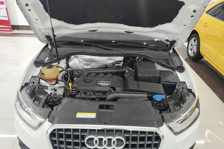 Audi Q3 2015 car image #20
