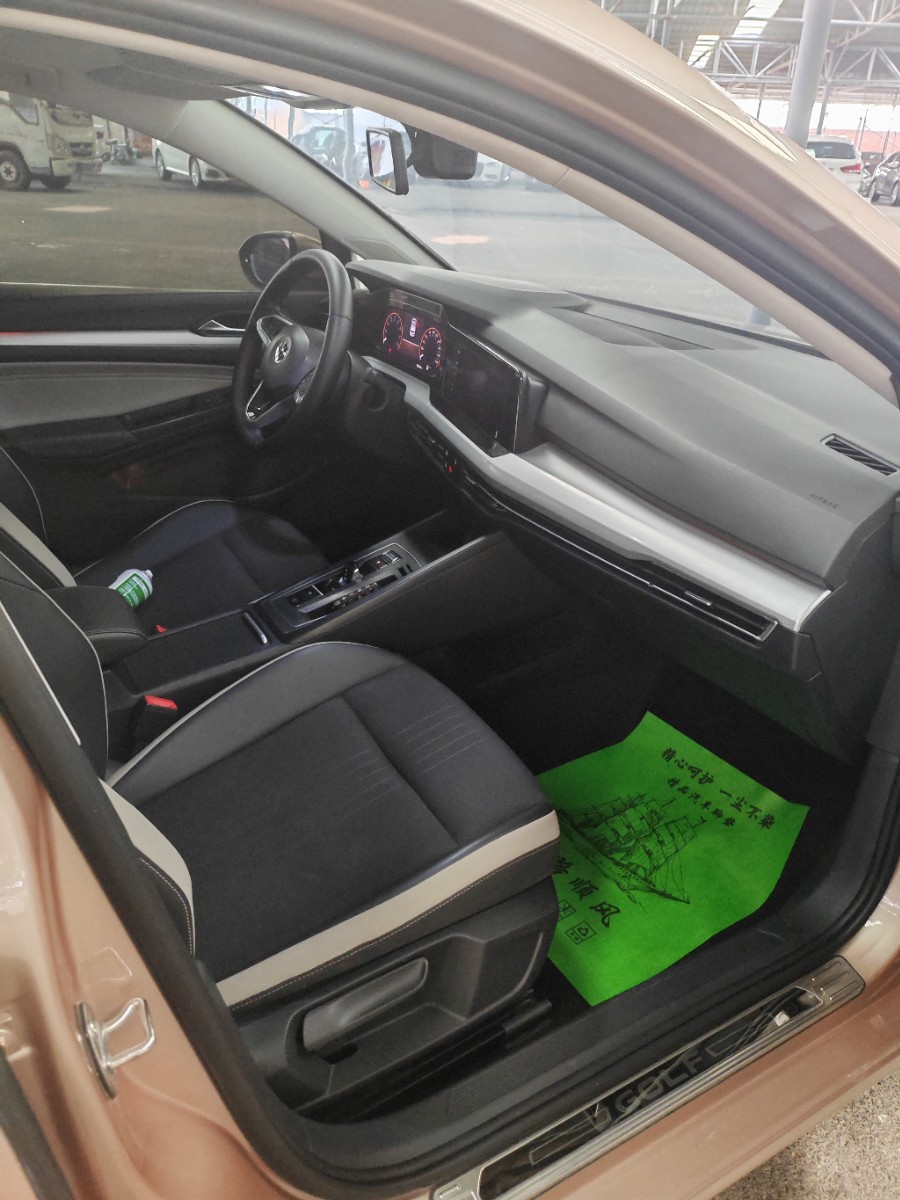 Volkswagen Golf 2021 car image #3