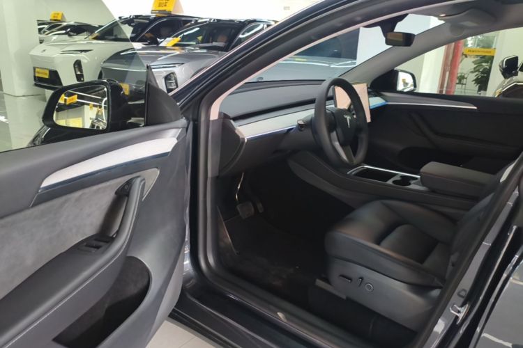 Tesla Model Y 2024 #16 Tesla Model Y 2024 car image #16