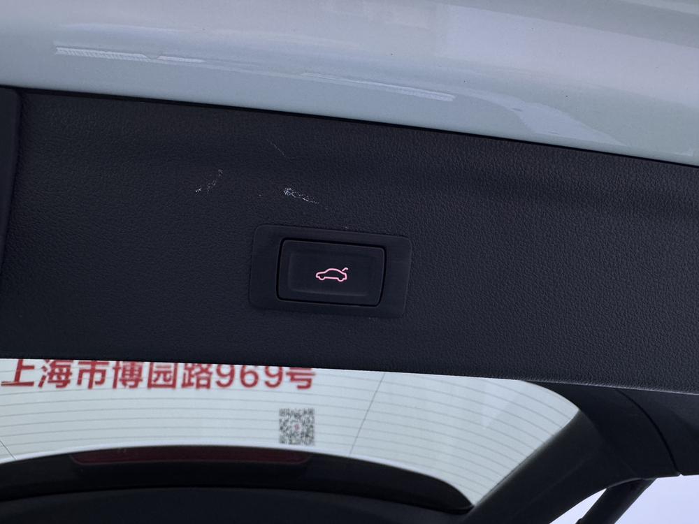 Audi Q3 2016 car image #17