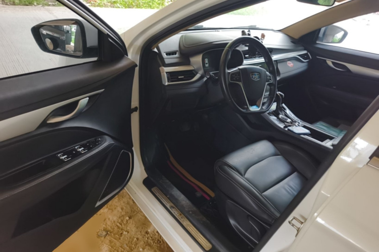 GEELY Emgrand 2018 car image #16