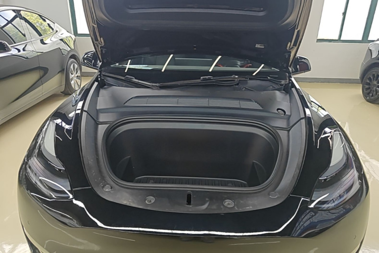 Tesla Model Y 2022 car image #20