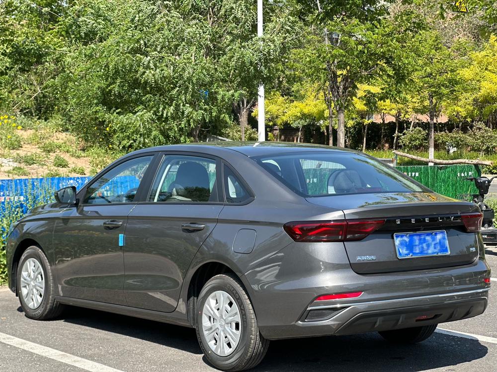 GEELY Emgrand 2026 car image #4