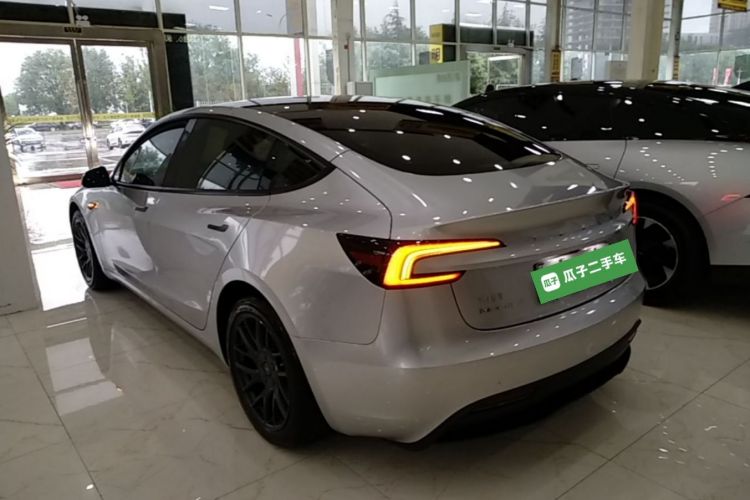 Tesla Model 3 2025 car image #7