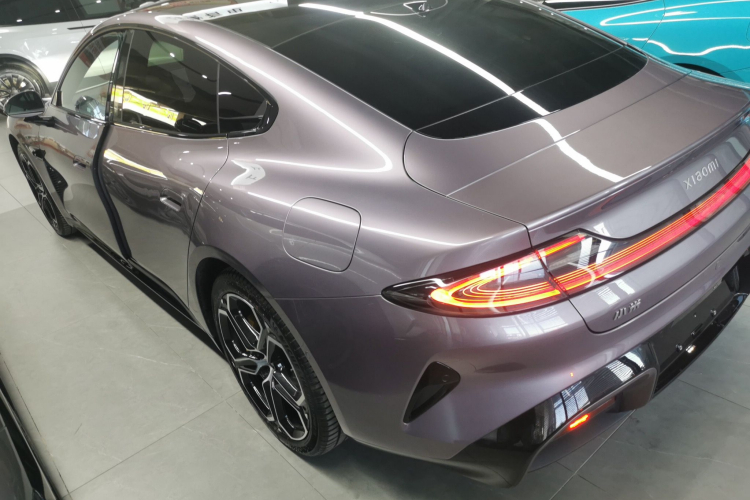 MI SU7 2025 immagine di auto #5