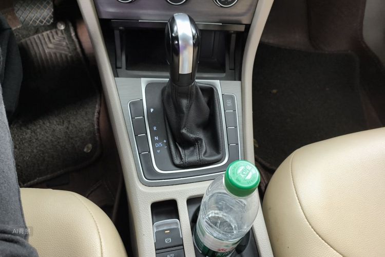 Volkswagen Golf 2015 car image #16
